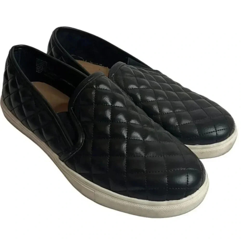 Torrid Womens Black Quilted Slip On Sneakers Wide Width Round Toe 7WW